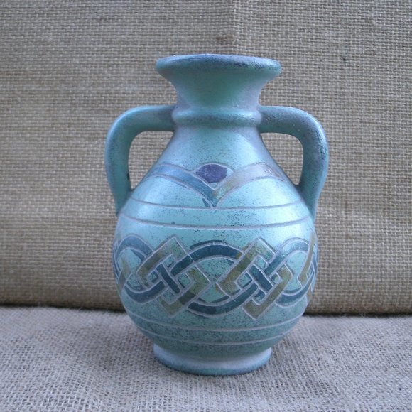 Vintage Celtic Knotwork Pottery Jar Candle Holder - Picture 5 of 16